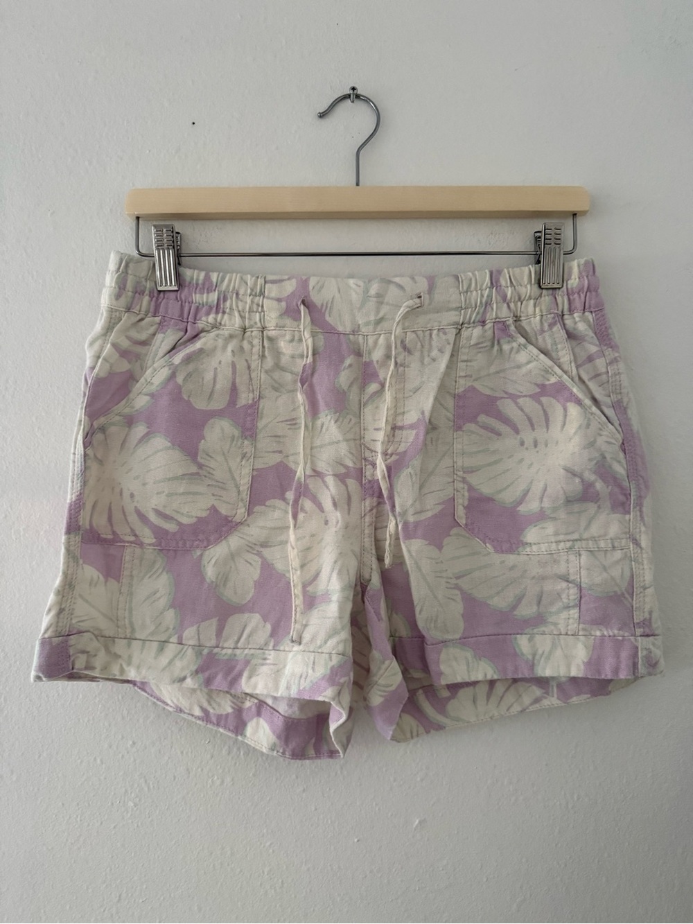 Reitmans Lavender and Cream Tropical Print Bermuda Shorts